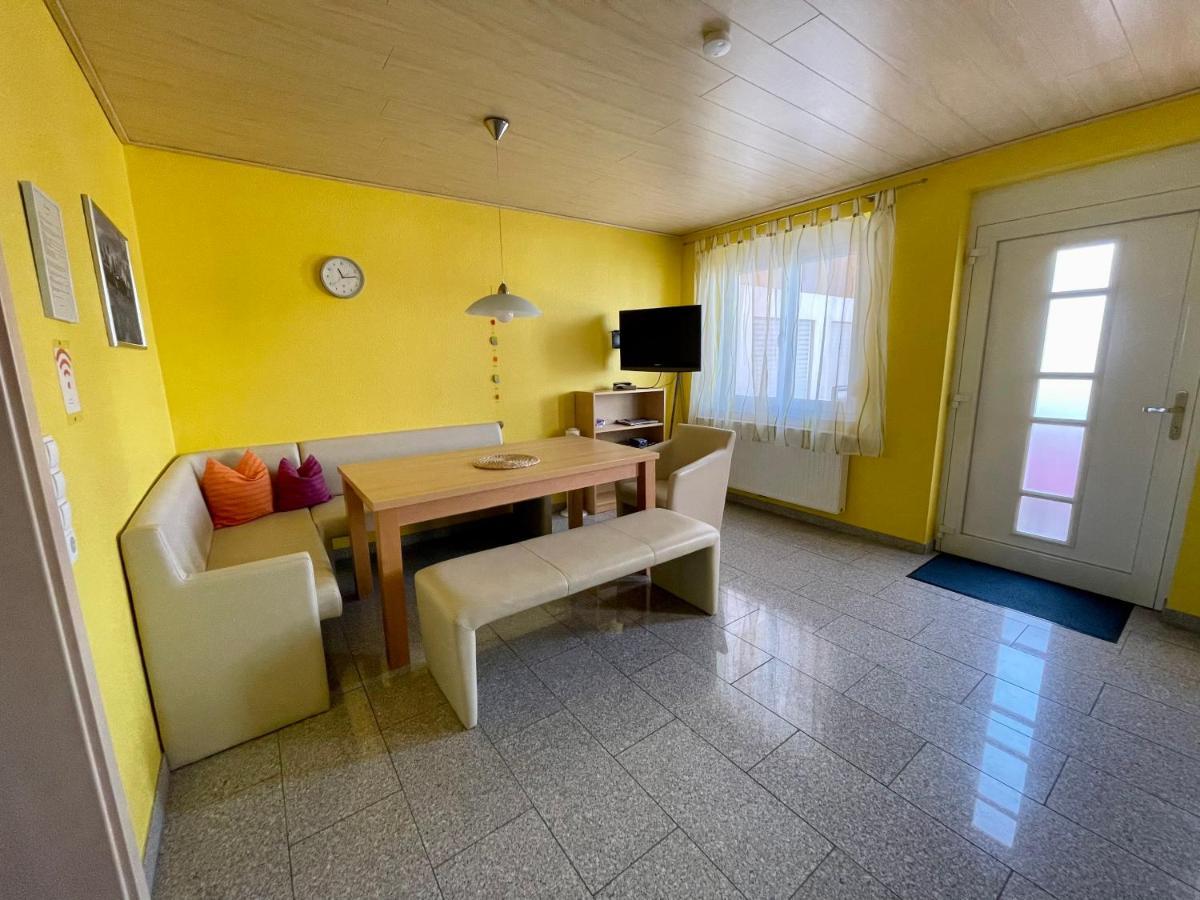 Gaestehaus Durst รูสท์ ภายนอก รูปภาพ